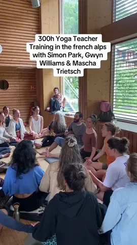 When i’m feeling sad, i watch this… 🥹 #chanting #yogateachertraining #simonpark #gwynwilliams #zenthaishiatsu #300h #ytt #frenchalps #yoga #mantra #sitaram #liquidflowyoga 
