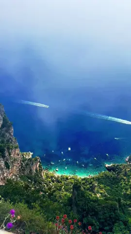 bro i def know a spot🌊😍  wait for it….  #fyp #iknowaspot #italia #italy #beautiful #oceanview #bluegrotto #capri #mediterranean #europe #traveltok #europeansummer #abroad #bro #chromesparks 