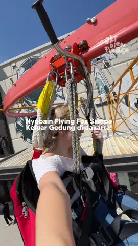 Pertama kali nyobain Flying Fox sampe keluar gedung!👀✨ Ini salah satu wahana dari iplay ilearn di Indonesia Design District! Seru banget ada area indoor dan outdoornya dengan HTM 168k Gas kesini buat isi weekend kamu😉 #jktdiemplease #placetogojakarta #playgroundjakarta #activityjakarta #JelajahLiburan 