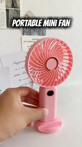 A must have for summer😝❄️❄️🧊#homegadgets #uk #fyp #foryoupage #tiktokmademebuyit #viral #goodfinds #goodthing #tiktokshopfinds #tiktokshopdealsforyoudays #trending #portablefan #fan #deskfan #minifan 