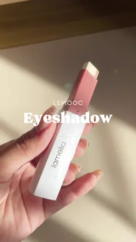 Let your eyes shine with this eyeshadow stick ✨ Check it out in the yellow basket! - Gradient two toned color - Easy to apply - Push and pull design #eyeshadowstick #twotoneeyeshadow #gradienteyeshadowstick #lemooceyeshadow #lemooceyeshadowstick 