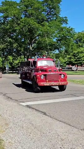 Ford Fire Truck & Volkswagen Beetle Classics Drive By Engine Sound Motor Muster 2024