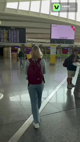 Привіт, друзі! Сьогодні я вам покажу, як легко та без стресу знайти свій рейс в аеропорту. Незалежно від того, чи ви вперше в аеропорту, чи літаєте часто. ⠀ Мої поради допоможуть вам орієнтуватися в терміналах, розбиратися з табло прильотів і вилетів, та швидко проходити реєстрацію і контроль.  ⠀ Підписуйтеся на мій канал, щоб отримувати більше корисних порад для подорожей! Готові до нових знань? Тоді починаємо✈️! З Вас лайк та репост❤️ 