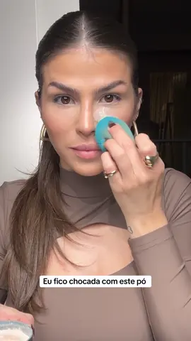 Juro, esse pó é surreal! A pele fica muito aveludada 🤌🏼  É da @Petrizi ! Alguem ja testou? #dica #makeup #maquiagem 