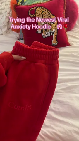 Everyone is talking about this sweat set 🌹🤍✨ @Comfrt 