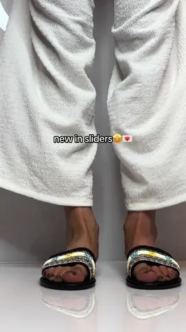 new in sliders for the summer szn!!! Grab yours whilst you can at a discounted price!🤭🤭🫶🏽🤩👇🔗💌 #Summer #corecollection #foryou #sandals #tiktokmademebuyit #2024 #summervibes #fashiontiktok 