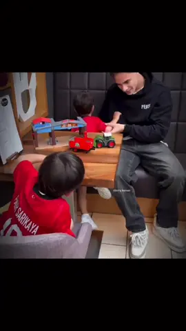 Kenan with kids 😍🫶🏻 #kenanyildiz #kenanyıldız #fyp #keşfet 
