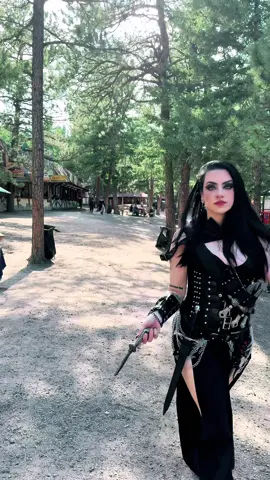 So we gave the flipping another go after my success last year… needless to say, getting it on the first try last time was a one time thing 🤣⚔️ #renfaire #renaissancefestival #coloradorenaissancefestival #renfest #BookTok 