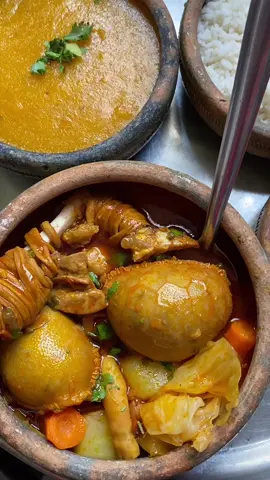 A buchada completa do Cumbucas é uma verdadeira iguaria que encanta os amantes da culinária nordestina. Preparada com todo o cuidado e tradição, essa delícia reúne ingredientes frescos e selecionados, proporcionando uma explosão de sabores autênticos. A buchada, feita a partir de miúdos de carneiro bem temperados e cozidos lentamente, é servida com acompanhamentos típicos como arroz branco, pirão, e vinagrete. No Cumbucas, cada prato é uma homenagem à rica gastronomia do Nordeste, garantindo uma experiência gastronômica inesquecível. Se você aprecia comida de verdade, não pode deixar de provar a buchada completa do Cumbucas! 🌵🤌🏻😮‍💨✨✅🫶🏻 #buchada #sertao #nordeste 