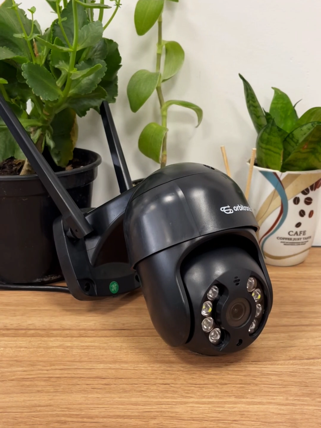 Câmera Externa preta é o mais novo lançamento da Orbitronic. Disponível no seu marketplace favorito 😉 #camera #tecnologia #Tech #segurancadigital #segurancaresidencial #filmagem #seguranca #cameradeseguranca#viral #viralvideo