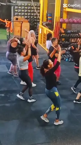 SALSA FITNESS👇🎺💃 #salsa  #salsalovers  #salsafitness #salserosporelmundo  #gozalo #salsaterapia #lasalsaterapia #danza #workout  #balia #estructurado #sinpareja  #danzaworkout