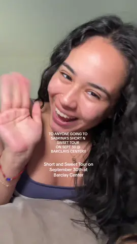 ignore my frizzy hair.. its day two hair🫢 but lmk anyone whos going alone or doesnt mind adding to their group🩵  @Sabrina Carpenter @Team Sabrina  #shortnsweet #sabrinacarpenter #sabrinacarpentertour #barclayscenter #newyork #shortnsweettour #newjersey 