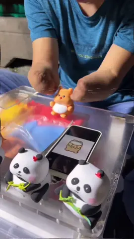 Discover the incredible story of this Chinese artist🤩. Without the use of his arms, he creates stunning works of art with modeling clay. 🥹It’s an inspiring example of perseverance and exceptional talent🫡 #inspiration #artwork #talentotiktok #perseverance #motivation #viralvideo #viralart #nolimits #chinese #fyp 