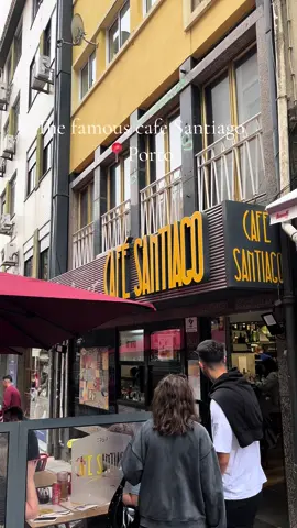 The most famous francesinha in porto 🇵🇹  Francesinha is a typical dish from Porto that youll find all over the city, but Cafe Santiago is the most famous. A must try restaurant when visiting Porto 😍  #porto #portorestaurant #portugal #citybreak #Foodie #fyp #foryoupage #travel #culture #traveltiktok 