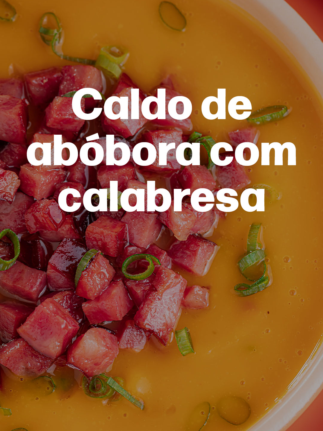 Que tal um caldo quentinho e saboroso para aquecer sua noite? Aprenda a fazer esse delicioso Caldo de Abóbora com Linguiça Calabresa, perfeito para os dias mais frios! A combinação da cremosidade da abóbora com o sabor marcante da linguiça vai te conquistar. Ingredientes 1 embalagem de Linguiça tipo calabresa Seara 2 colheres de sopa de azeite 1 cebola picada 3 dentes de alho picados 1 colher de chá de pimenta calabresa 1 ramo de alecrim debulhado 1 folha de louro Sal e pimenta do reino a gosto 1kg de abóbora sem casca e picada 500ml de caldo de legumes 1/4 de xicara de cebolinha fatiada bem fininha Modo de preparo Corte a Linguiça tipo calabresa Seara em cubos pequenos. Aqueça uma panela grande em fogo médio e frite a linguiça até dourar, cerca de 6 minutos. Retire a linguiça e reserve a gordura na panela. Adicione azeite, cebola e refogue por 3 minutos. Acrescente alho, pimenta calabresa (opcional), alecrim, folha de louro e refogue por mais 1 minuto. Adicione a abóbora, sal, pimenta do reino e refogue rapidamente. Adicione caldo de legumes, ferva, tampe e cozinhe por 20 minutos. Retire o louro e bata o caldo até ficar cremoso. Adicione 2/3 da linguiça, aqueça e sirva o caldo quente com o restante da linguiça e cebolinha fatiada. #minhareceita #receitas #caldos #caldodeabóbora #calabresa #TikTokReceitas