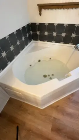 Spa tub deep clean today 🛁 #ohyukjettedtub  #softscrub #scrubdaddysponge 