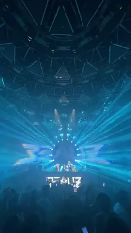 Impromptu rendition of “bagi chance la semua ada ni” 🥲 All in all, the bass was f***ing mindblown i tell you 😮‍💨 Great show @BEAUZ 😈 #beauz #techno #hardtechno #ravetok #lightshow #pittclubkl #kualalumpur #malaysia #myhump @pittclubkl 