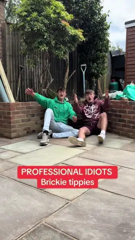 These are the tips the PROFESSIONAL bricklayer actually gave us. When he turned up he asked “why am i here, you could have done this” 😆#bricklayer #DIY #gardentransformation #gardentok 