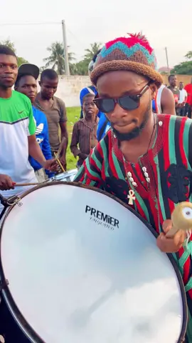 Au lieu de jouer vous êtes devenu des batteurs.@Majorito Totorino  #yehowaaanation🖖🏾❤️  #mafamille228🇹🇬  #ambassadeur 