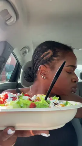 MOES VS CHIPOTLE ?!?! Dont pmo !!! Its so hot and i have the nerve to have on makeup ?! Anyways i have to go to chipotle tomorrow just for this 🤣🤣 . #Foodie #foodtiktok #mukbang #fypシ #eating #burger #moes #chipotle 