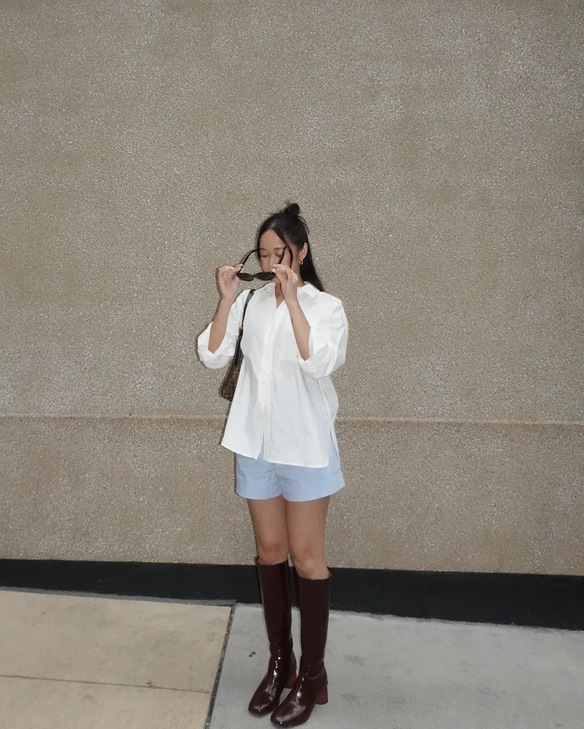 Simple outfits with a few key accessories >>> #outfitinspo #minimalstyle #simplestyle #outfitinspiration #outfitideas 