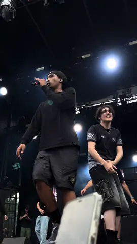 il lui a carrément donné le micro, meilleure vie à Clermont, c’était assez inattendu mais qu’est ce que c’était fou #solalune #europavox #solalunepropagande #concert #rapfr #festival #rodé @So La Lune 