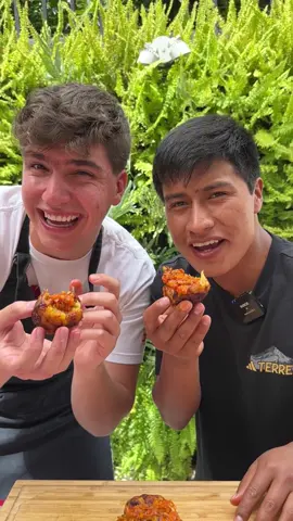 Marranitas caleñas con @Rodrigo Perdomo 🇨🇴 👀ves, así de sencillo! Qué riquito está😋 #marranitas #colombia #waldirmaqque