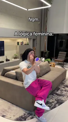 alguém explica, por favor? 🗣