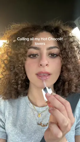 Hot chocolit fantasy omg… yall don’t understand my love for fenty gloss #fyp #fentybeauty #lipgloss #hotchocolit 