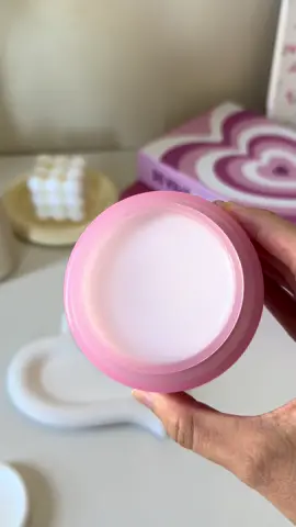 My first reel 🌸🌸🌸 Clean it zero balm, The coconut-derived oil removes blackhead concerns. With Onsen-Sui and Malpighia Glabra (Acerola) Fruit ingredients, it keeps the skin moisturized without tighening, removing impurities and leaving only healthy skin. Easy to remove the heavy makeup 🌸 . . . . . #skincare #skincareproducts #koreanskincare #koreanskincareroutine #koreanstyle #koreanmakeup #makeupideas #makeupproducts #Lifestyle #makeupgirl #glowwithduyen