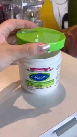 Link: https://mercadolivre.com/sec/1xg9cAs Creme Hidratante Cetaphil Descubra o Segredo de uma Pele Perfeita com o Creme Hidratante Cetaphil! 🌟 Você está procurando uma solução para hidratar profundamente sua pele? O Creme Hidratante Cetaphil de 453g é o seu aliado perfeito. Com sua fórmula avançada, proporciona uma hidratação intensa e duradoura, ideal para todos os tipos de pele, especialmente as mais sensíveis. Diga adeus à pele seca, e olá à suavidade e conforto! 💧✨ Características destacadas: Hidratação intensa e prolongada. Adequado para peles sensíveis. Fórmula não oleosa e de rápida absorção. Adquira o seu hoje e sinta a diferença! Compre aqui 💖 https://mercadolivre.com/sec/1xg9cAs #cetaphil #cremehidratante #cremehidratantecetaphil #hidratante #hidratantecetaphil #cetaphilhidratante #cetaphilcrema
