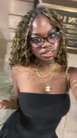 👱🏾‍♀️👱🏾‍♀️👱🏾‍♀️