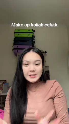 Kalian ke kampus/ sekolah juga make up ga?? 