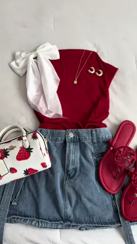 obsessed with the color red right now 🍓♥️⭐️ #fresitas🍓 #fypシ #viral #fresitaootd #fresitaoutfitsinspo #outfitideasforyou #outfitideas #OOTD #outfits #springoutfits #outfitinspirations 
