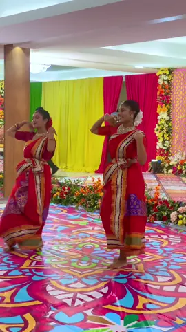 Bridal Dance 💐🫶🏻 #trending #foryoupage #unfreeze #unfrezzmyaccount #lilabali #bridal #dance #bridaldance #haldinight #haldidance #celebration #bridaltiktok #makeup #dancer 