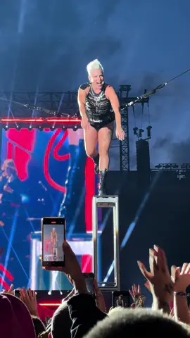 Insane scenes last night 😍🩷 #fyp #pink #pinksummercarnival #pinksummercarnival2024 #pinkconcert #hampdenpark #hampdenparkstadium 