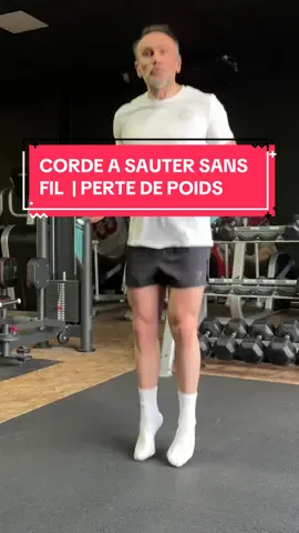 Un super exercice hyper efficace pour perdre du poids !! La corde à sauter sans fil  Accessible à tous la corde a sauter sans fil est un moyen efficace pour améliorer son cardio et perdre du poids #perdredupoids #pertedepoids #perdredugras 