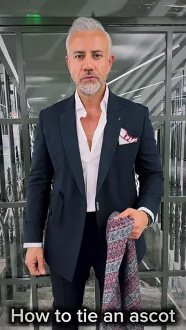 How to Tie an Ascot. Compliment your style and fashion with these amazing fashion hacks. #Hollomen #mestyle #Mensfashion 