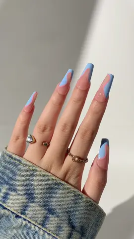 When blue meets pink, magic happens!💅🩷💙 #dealsforyoudays #summervibes #summernails #diynailsathome #aillsa #fashioninspo #gelnails #foryourpages #gelxnails #longnails 