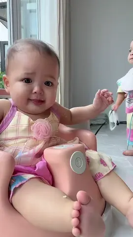 หน้ากล้องอีกแล้วนะเจ้👧🏻🥹 #ต้าวแฝดโซลโมเน่ #solandmone #solmone #โซลโมเน่ #mayprimaya #เมพรีมายา 