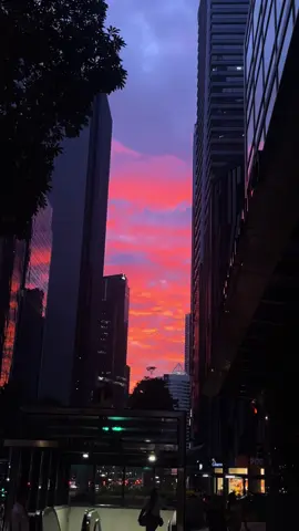 Makati Sunset🧡 #yellow #sunsetlover #makaticity #pbcommakati 