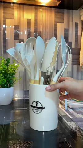 Grabe ang dami na talaga ngayon mabibiling affordable na gamit online 👩‍🍳..  #cookingtools #siliconspatula #siliconspatulaset #kitchenfinds #aesthetic #teamputiteamkahoy #trending #viral #fyp #rodalenenavarro 