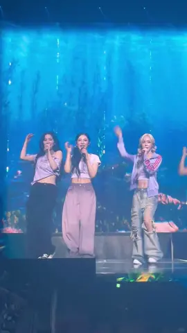 aespa performing BAHAMA #aespa #karina #giselle #winter #ningning 