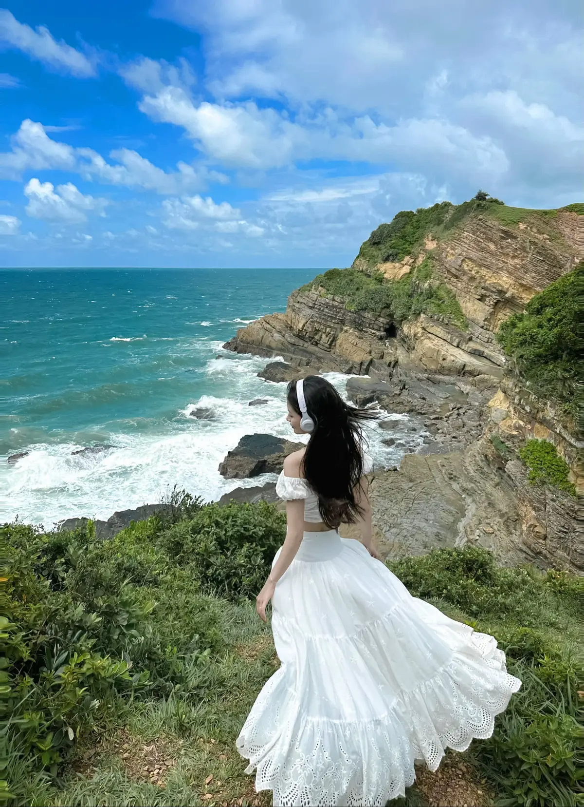 Bãi Đá Cầu Mỵ Cô Tô vừa có núi vừa có biển như một bức tranh luôn vậy #dvanh #dovananh #xuhuong #viral #dulich #baidacaumy #baidamongrong #diadiemsongao#diadiemsongaoto #bien #treval #quangninh #côtoquangninh 