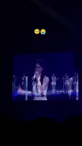 #BABYMONSTER performing ‘DREAM’ while #PHARITA’s voice is shaking for holding her tears. Good job our T-Line. We’re proud of you🥹🩷 #seeyouthereinbangkokd1 