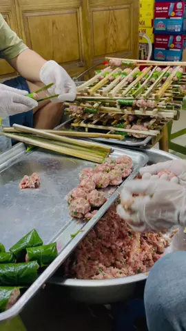 Kẹp chả băm vào que tre có khó không ? Cùng mình tìm hiểu nhé #bunchaquetre #HàngGiầy  