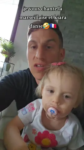 tu valides le chant???😜avec les enfants qui s'embrouille derrière 🤷‍♂️🤣la marseillaise est tellement un chant magnifique et c'est l'histoire de la France 🇨🇵#militaire 
