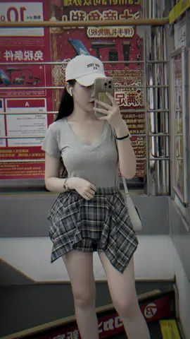 Em á? Như nào nhỉ ? 