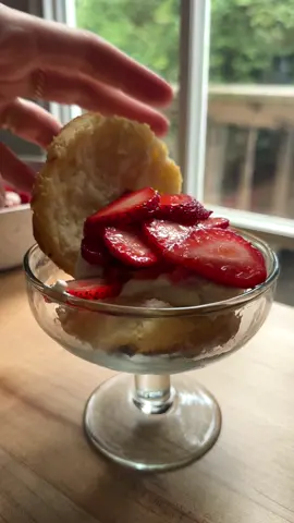 i love a little instructional video every now and then 🍓 Full recipe on my site: https://justinesnacks.com/strawberry-shortcake/