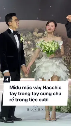 Ca sĩ Ali Hoàng Dương hát tặng cặp đôi Midu- Minh Đạt trong tiệc cưới #hacchiccouture #midu #damcuoimidu #alihoangduong #damcuoi #xuhuong #weddingdress #vaycuoithietke 